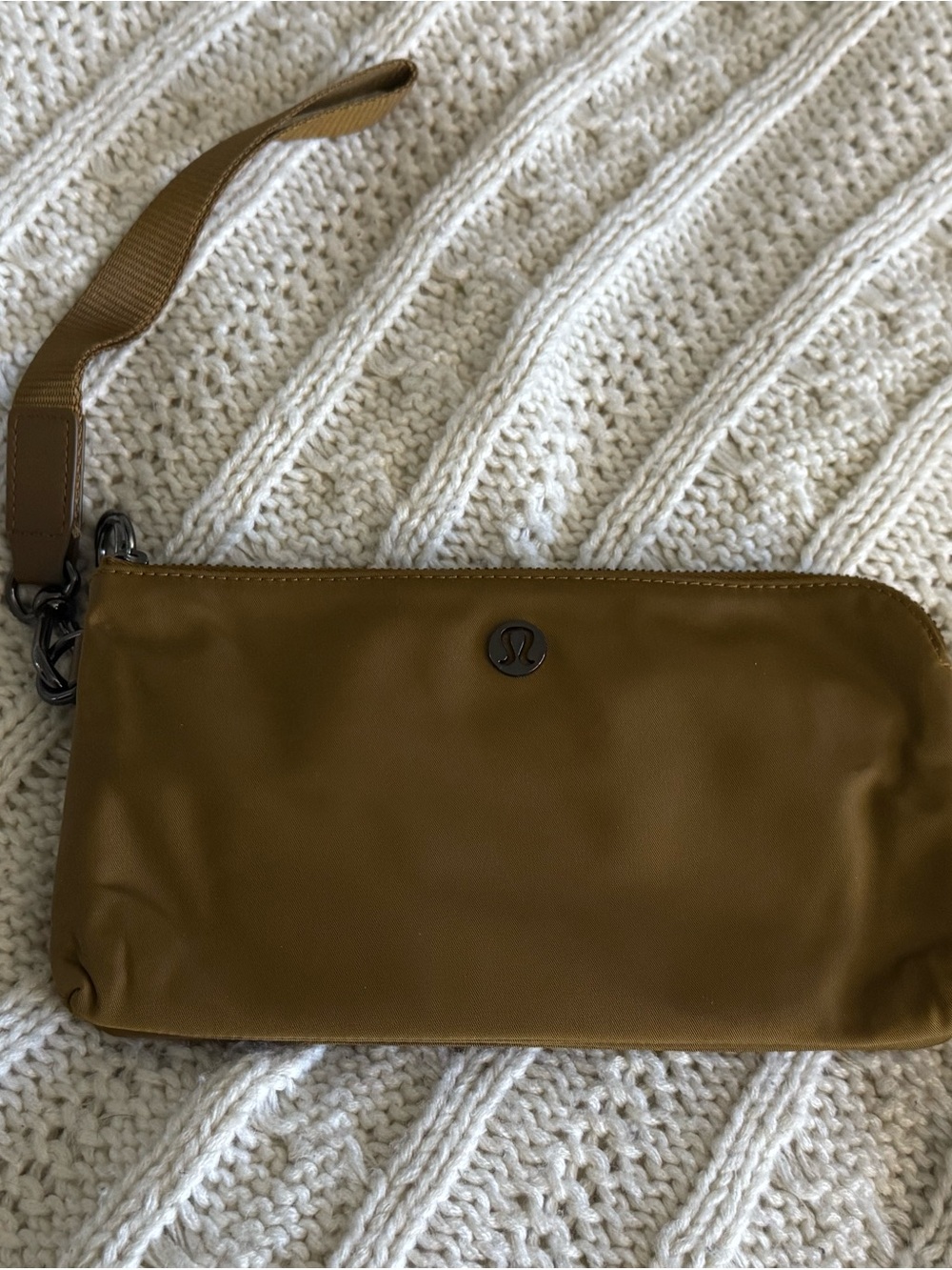 lululemon athletica Men's Olive Wristlet Pouch